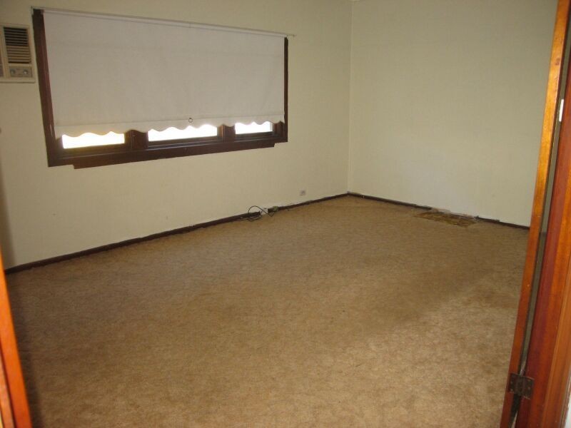 15 Singleton Avenue, East Hills NSW 2213