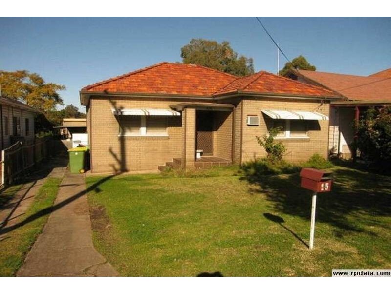 15 Singleton Avenue, East Hills NSW 2213