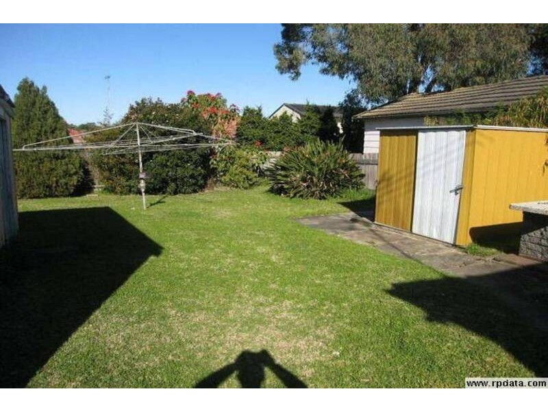 15 Singleton Avenue, East Hills NSW 2213