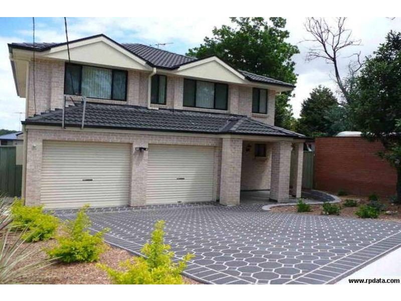 782 Henry Lawson Drive, Picnic Point NSW 2213