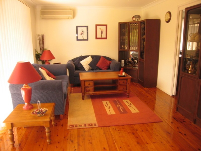 19 Amberdale Avenue, Picnic Point NSW 2213