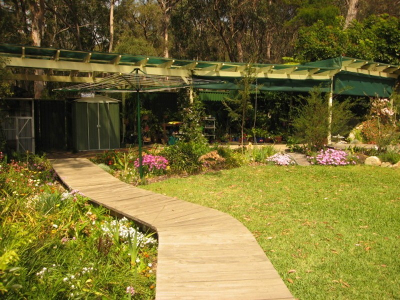 19 Amberdale Avenue, Picnic Point NSW 2213