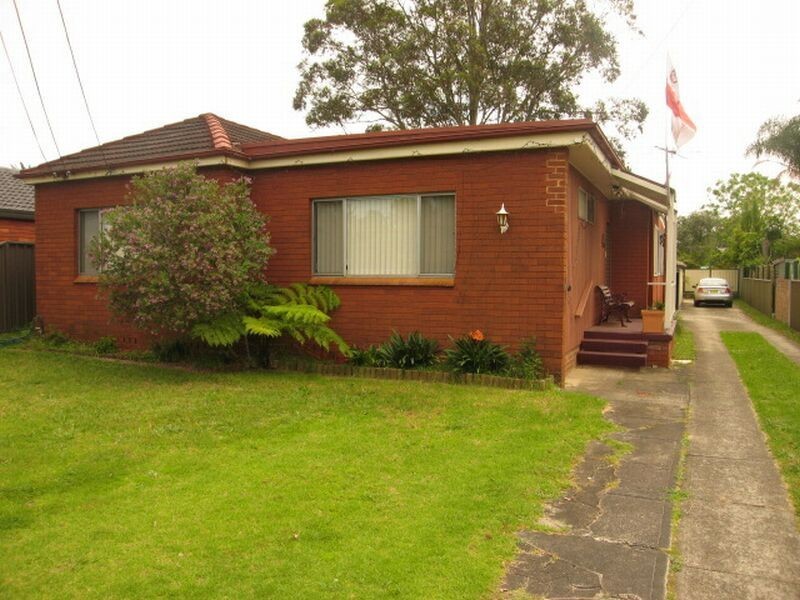 10 Doris Street, Picnic Point NSW 2213