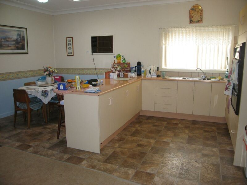 10 Doris Street, Picnic Point NSW 2213