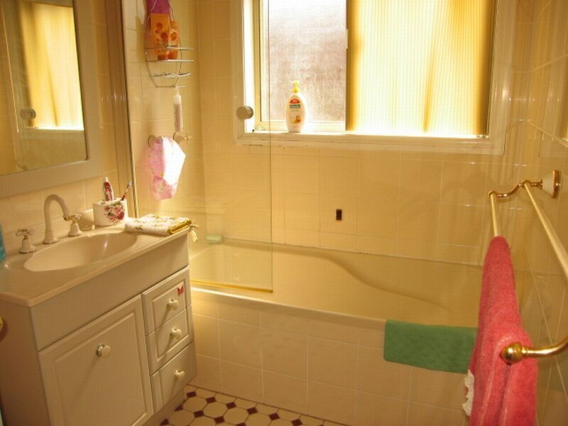 10 Doris Street, Picnic Point NSW 2213