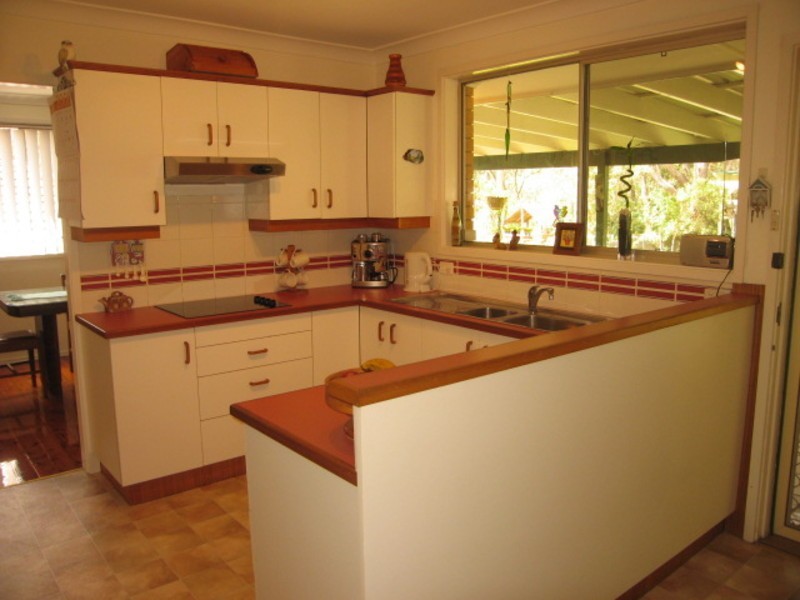 19 Amberdale Avenue, Picnic Point NSW 2213