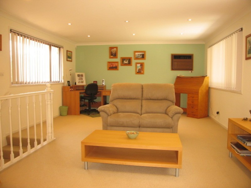 19 Amberdale Avenue, Picnic Point NSW 2213