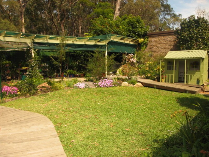 19 Amberdale Avenue, Picnic Point NSW 2213