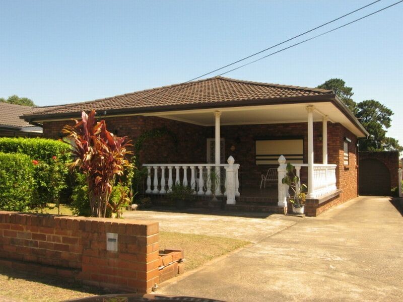 12 Banks Street, Padstow NSW 2211