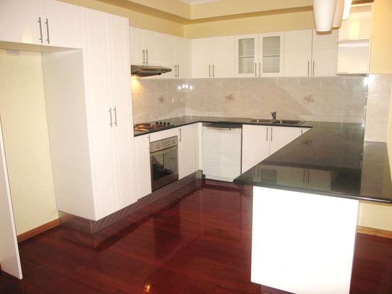 2/16 Bracher Street, East Hills NSW 2213