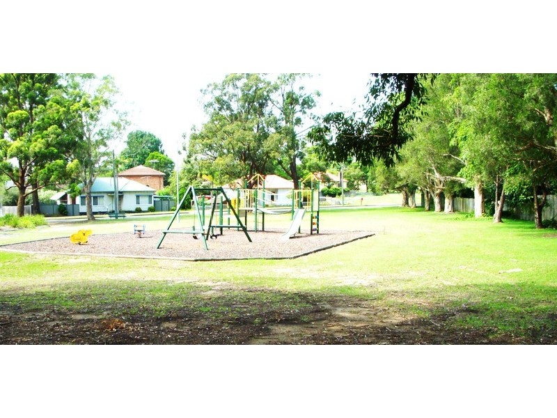 2/16 Bracher Street, East Hills NSW 2213