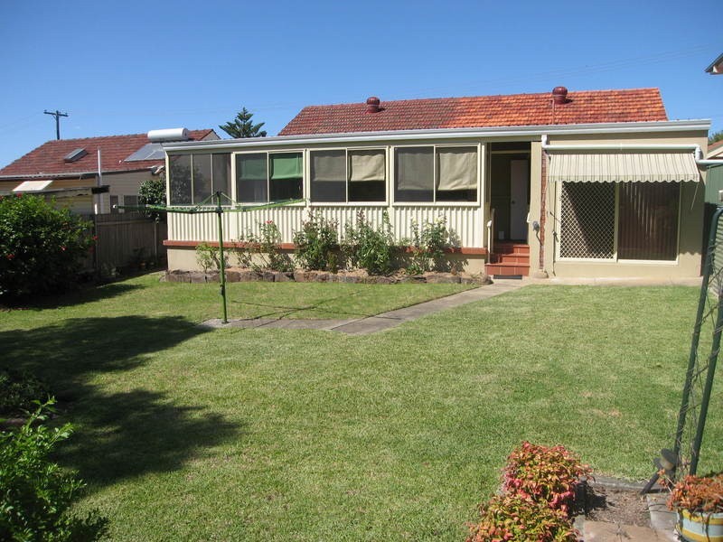9 Stretham Avenue, Picnic Point NSW 2213