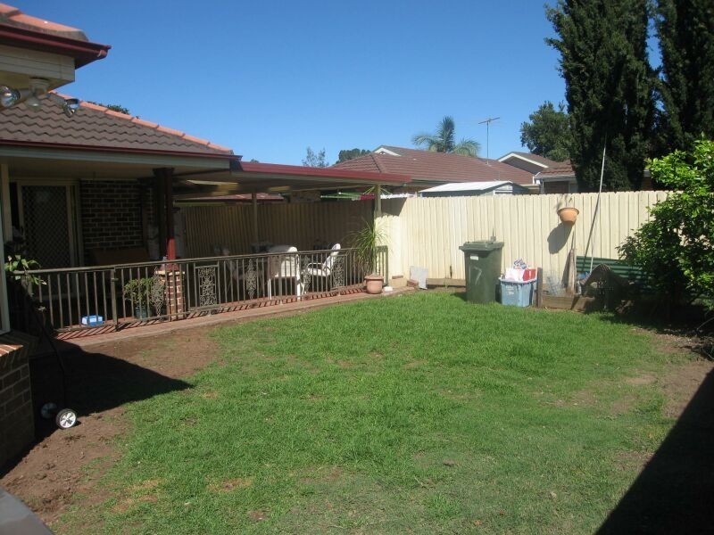 17 Daintree Drive, Wattle Grove NSW 2173