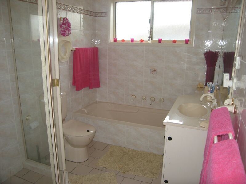 19 Apex Avenue, Picnic Point NSW 2213