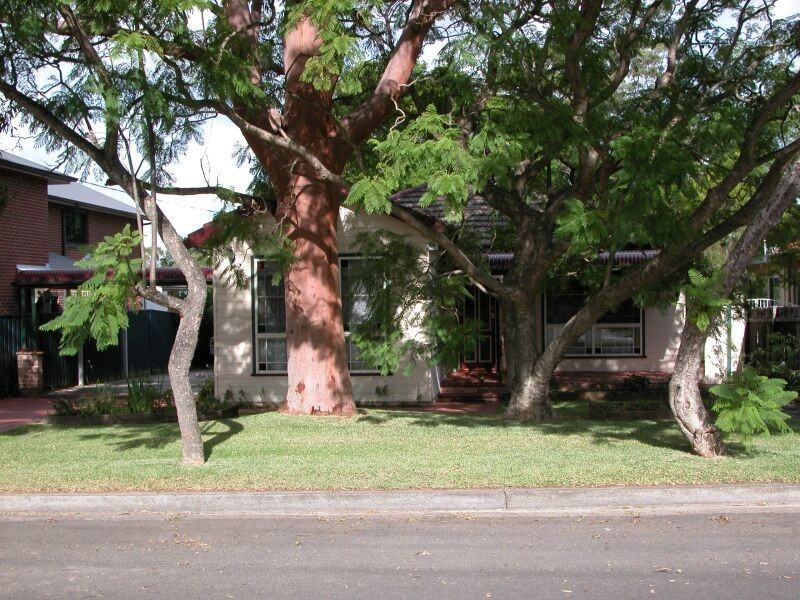 8 Broe Avenue, East Hills NSW 2213