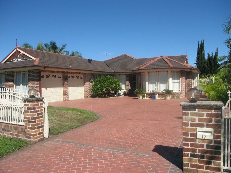 17 Daintree Drive, Wattle Grove NSW 2173