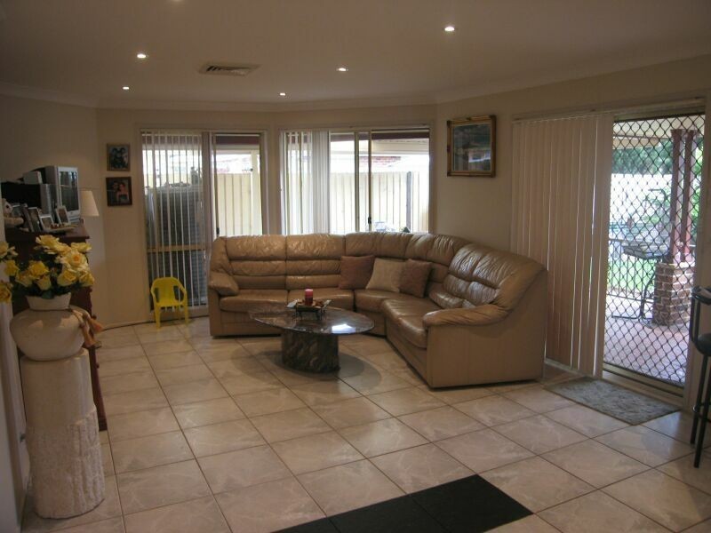 17 Daintree Drive, Wattle Grove NSW 2173