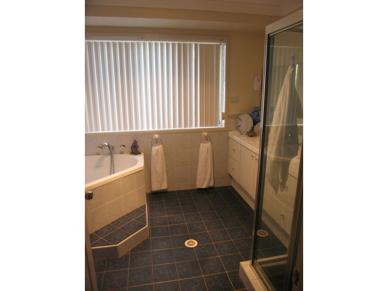 17 Daintree Drive, Wattle Grove NSW 2173