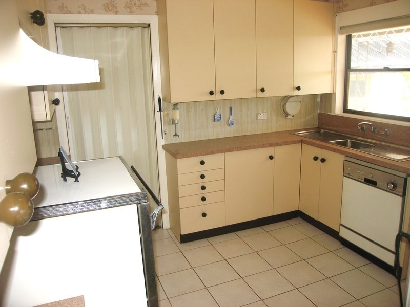 16 Edinburgh Drive, Revesby Heights NSW 2212