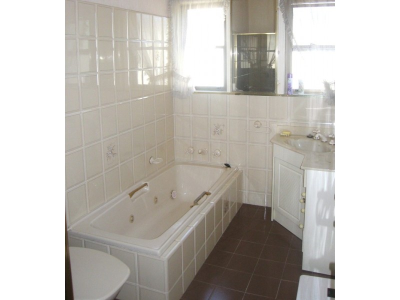 16 Edinburgh Drive, Revesby Heights NSW 2212