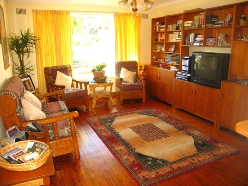 19 Cumberland Avenue, Georges Hall NSW 2198