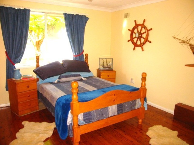 19 Cumberland Avenue, Georges Hall NSW 2198