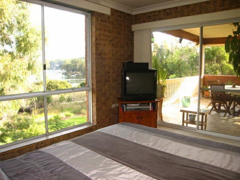 770a Henry Lawson Drive, Picnic Point NSW 2213