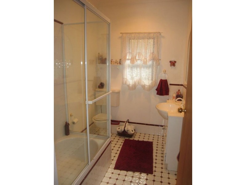 8 Broe Avenue, East Hills NSW 2213