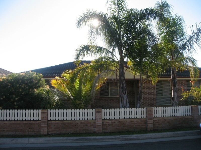 2/19 Broe Avenue, East Hills NSW 2213