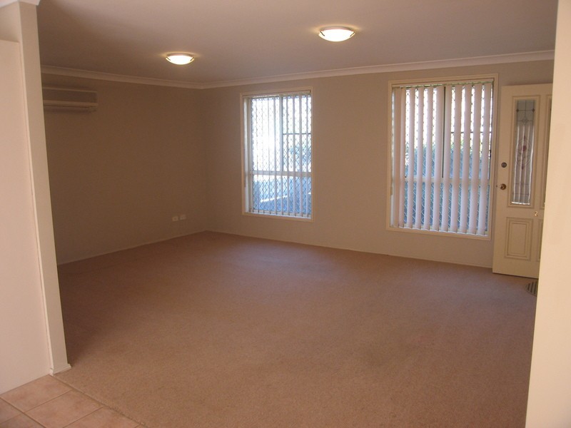 2/19 Broe Avenue, East Hills NSW 2213