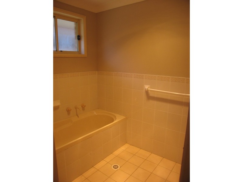 2/19 Broe Avenue, East Hills NSW 2213