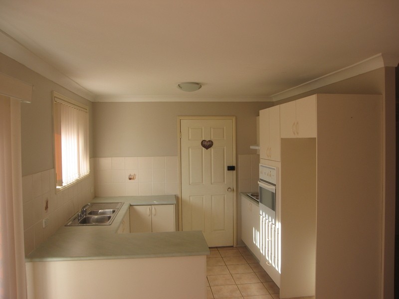 2/19 Broe Avenue, East Hills NSW 2213