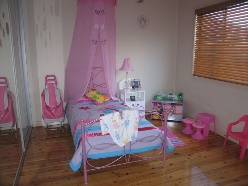 8 Ashcroft Street, Georges Hall NSW 2198