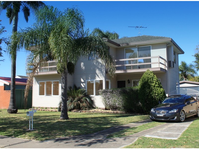 32 Bullecourt Avenue, Milperra NSW 2214