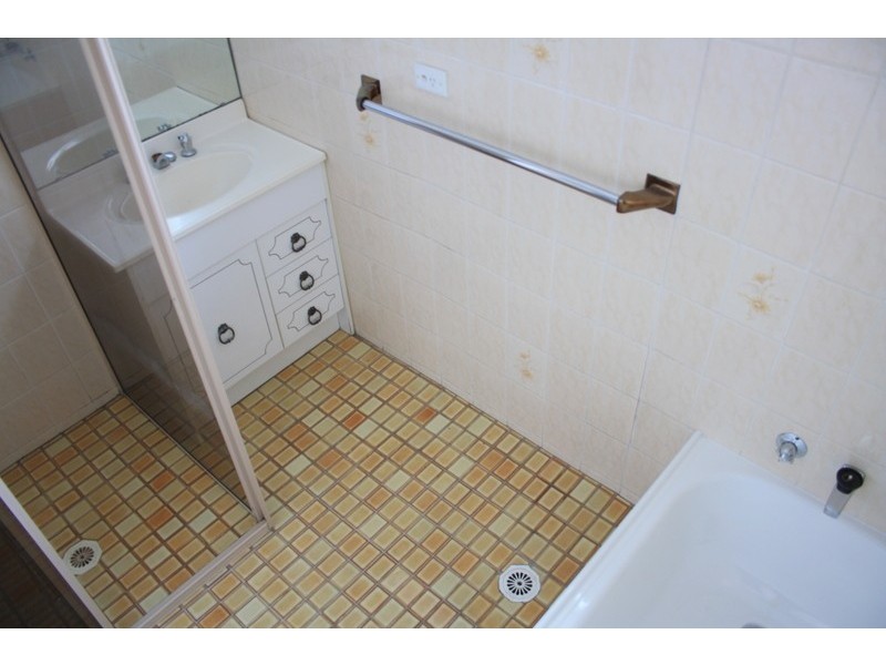 32 Bullecourt Avenue, Milperra NSW 2214