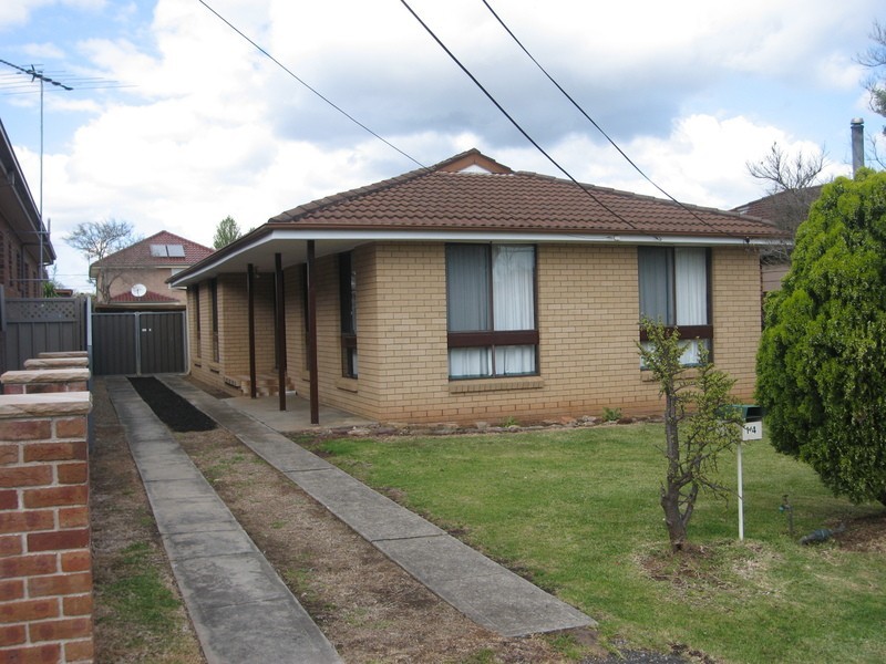 14 Kelvin Parade, Picnic Point NSW 2213