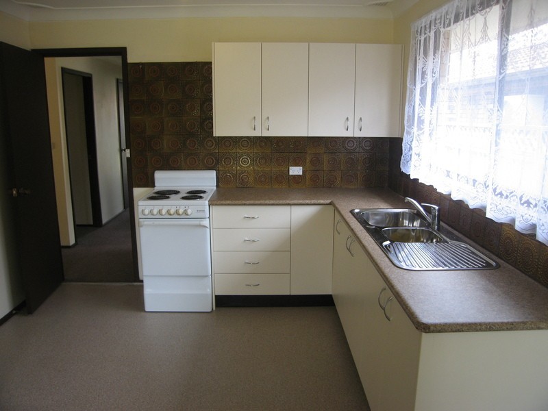 14 Kelvin Parade, Picnic Point NSW 2213