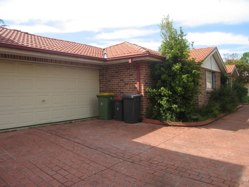 2/35 Childs Street, East Hills NSW 2213