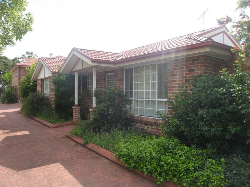 2/35 Childs Street, East Hills NSW 2213