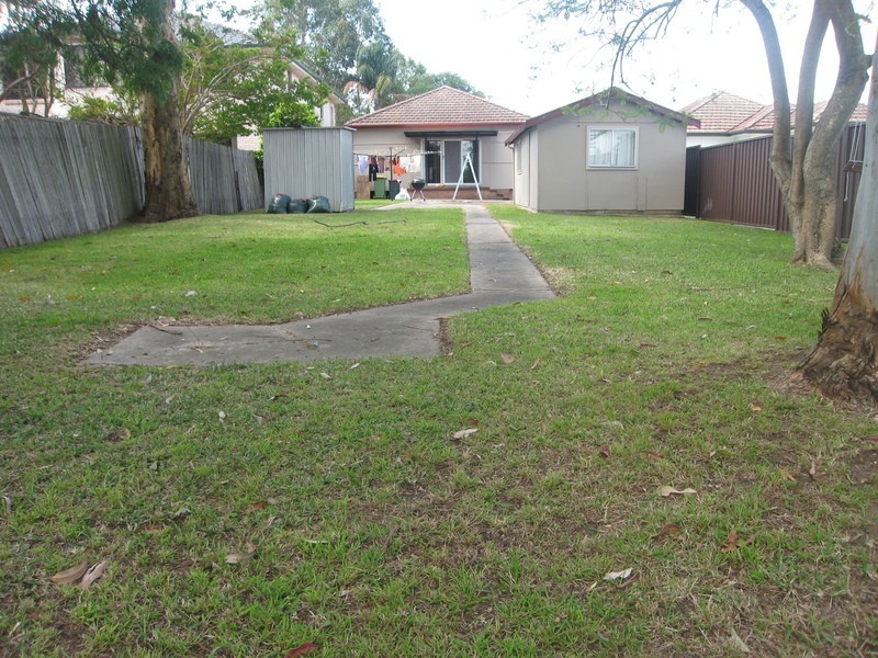 3 Maclaurin Avenue, East Hills NSW 2213