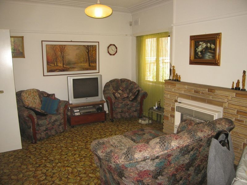 16 Bonds Road, Roselands NSW 2196