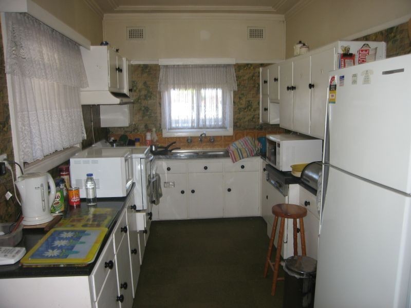 16 Bonds Road, Roselands NSW 2196