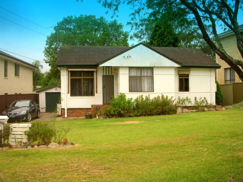 18 Hodgkinson Crescent, Panania NSW 2213