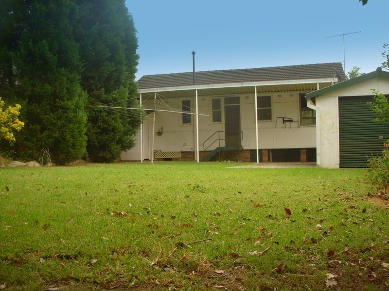 18 Hodgkinson Crescent, Panania NSW 2213