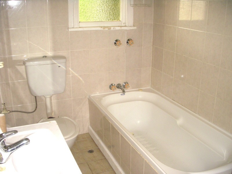 18 Hodgkinson Crescent, Panania NSW 2213