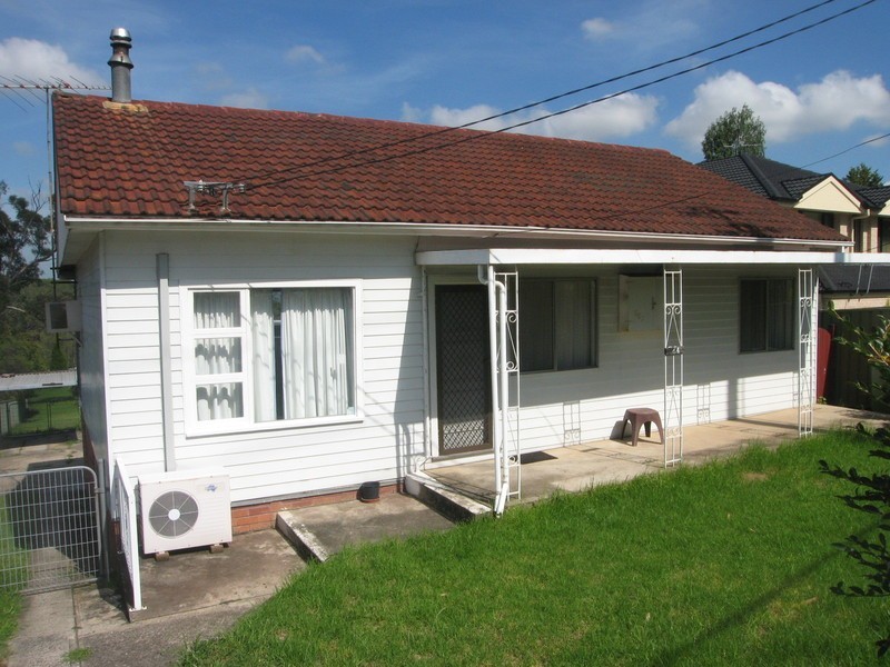 784 Henry Lawson Drive, Picnic Point NSW 2213
