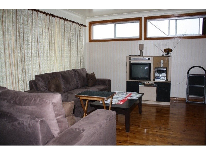 1 Drysdale Avenue, Picnic Point NSW 2213