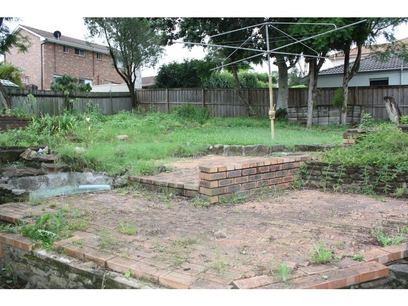 1 Drysdale Avenue, Picnic Point NSW 2213