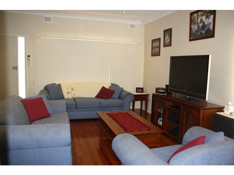 92 Thomas Street, Picnic Point NSW 2213