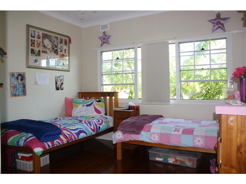 92 Thomas Street, Picnic Point NSW 2213